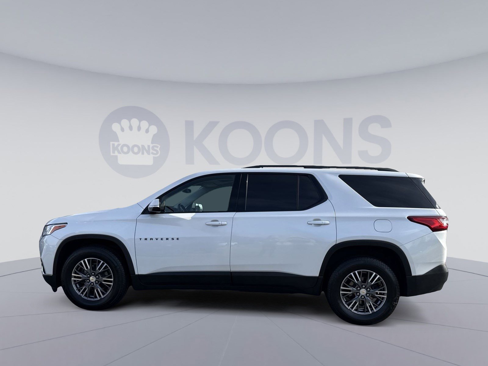 Used 2019 Chevrolet Traverse LT w/ LT Premium Package image 2