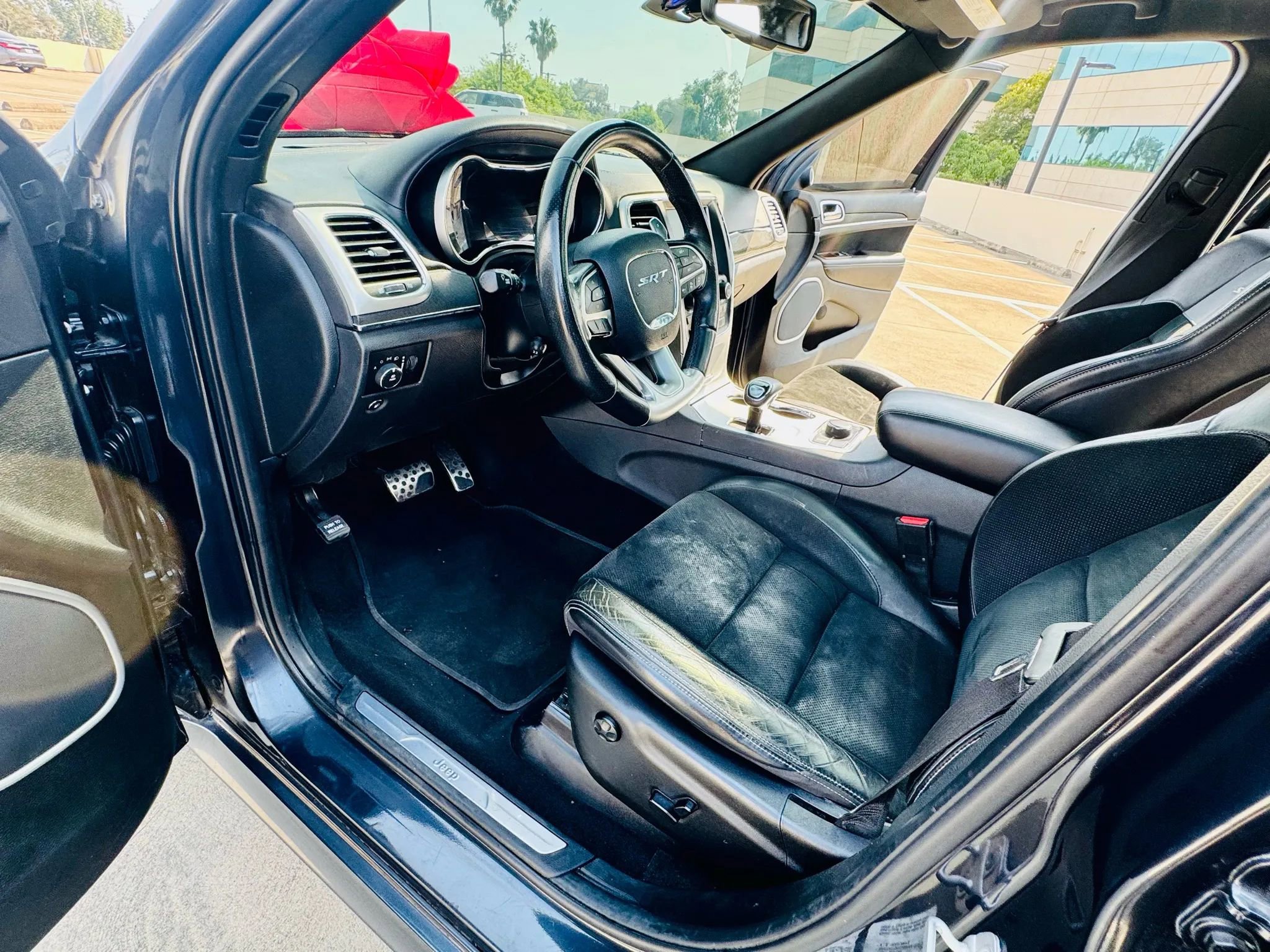 Used 2014 Jeep Grand Cherokee SRT image 36