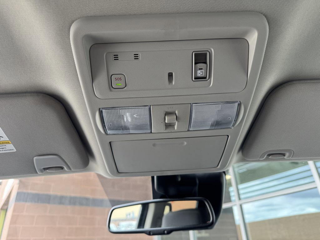 Used 2024 Nissan Titan SV w/ SV Convenience Package image 28