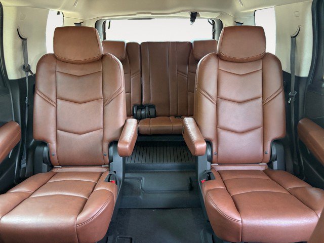 Used 2018 Cadillac Escalade Premium Luxury AWD/4WD image 4
