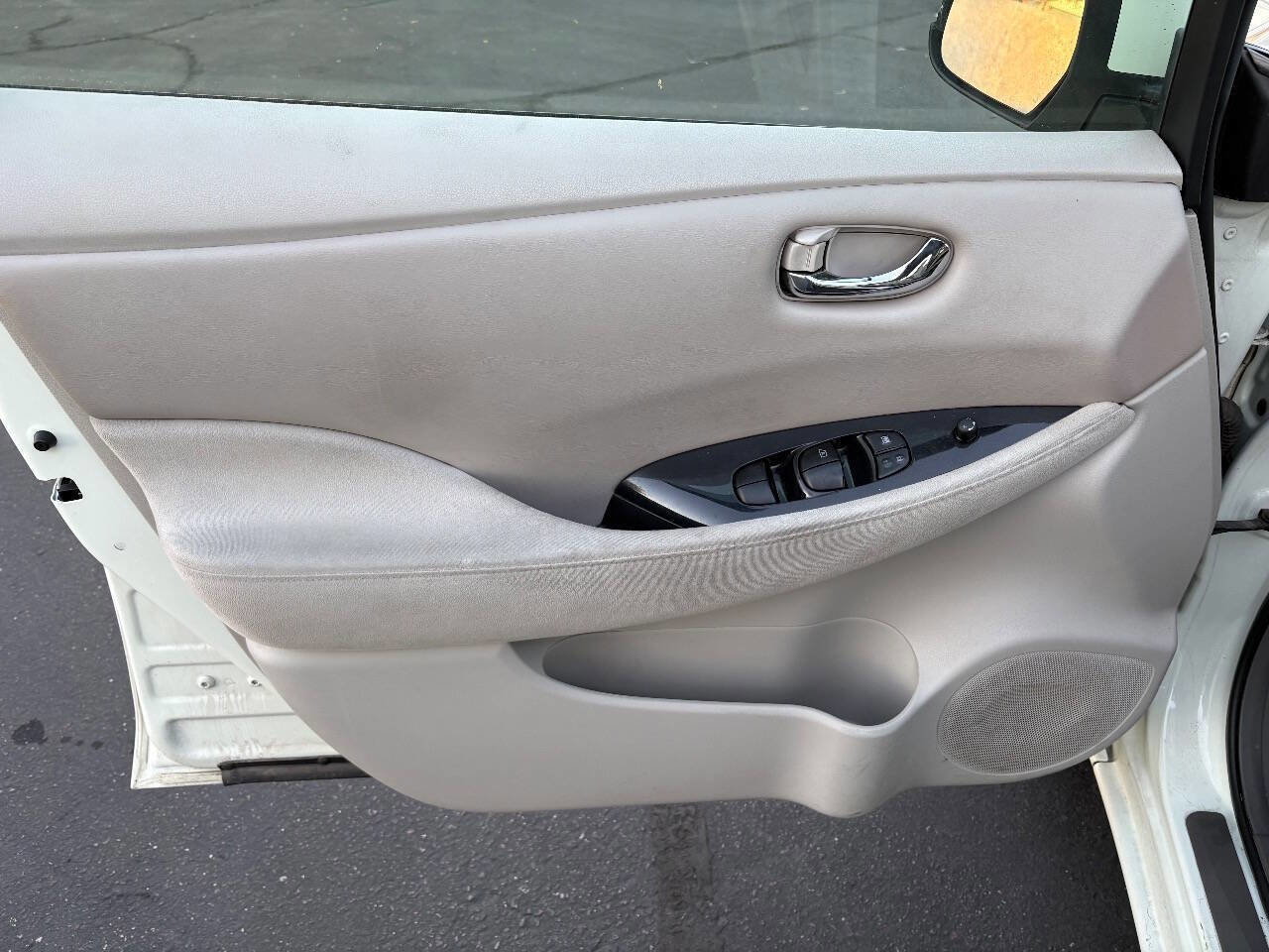 Used 2011 Nissan Leaf SL image 14