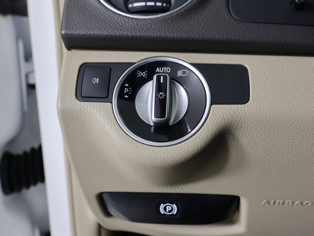 Used 2014 Mercedes-Benz C 300 4MATIC Sedan image 25