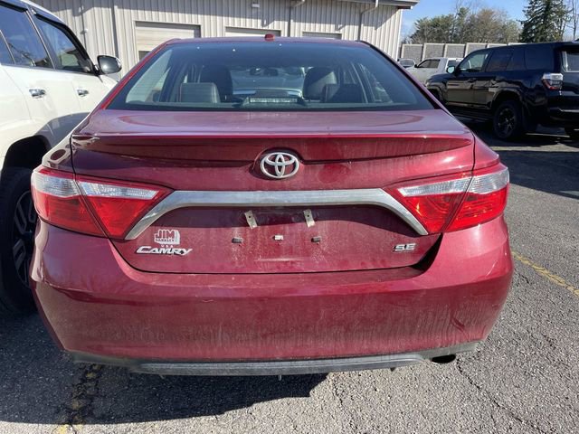 Used 2016 Toyota Camry SE image 3