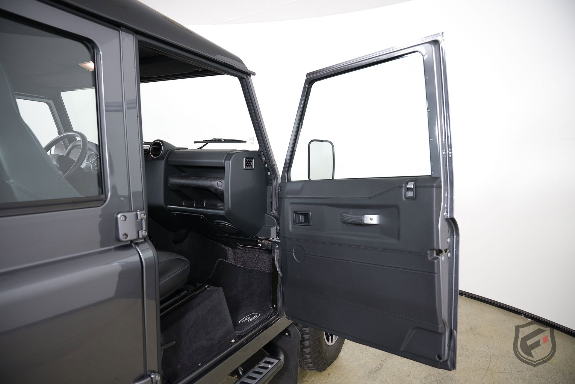 Used 1991 Land Rover Defender 110 image 30