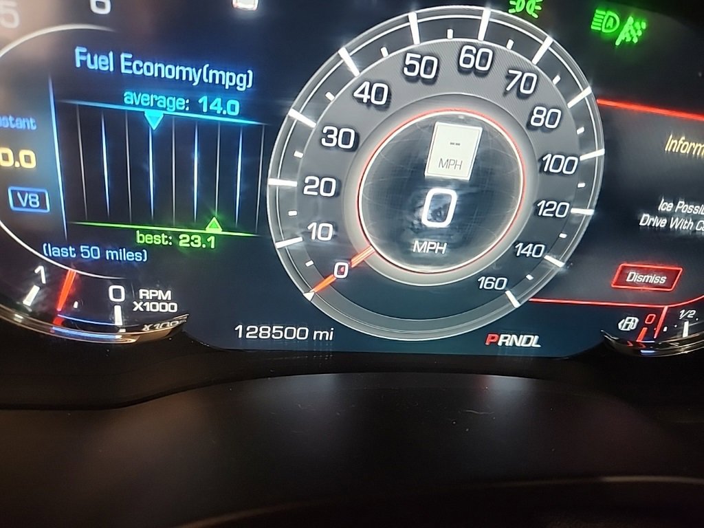 Used 2017 Cadillac Escalade ESV Luxury image 2