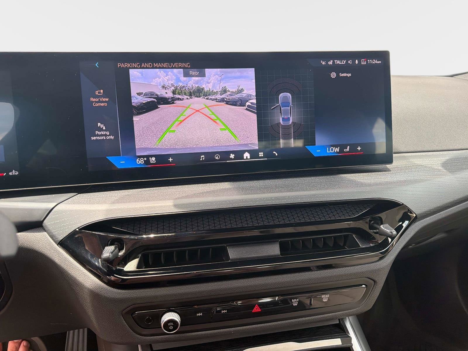 Used 2025 BMW 230i Coupe w/ Premium Package RWD image 17