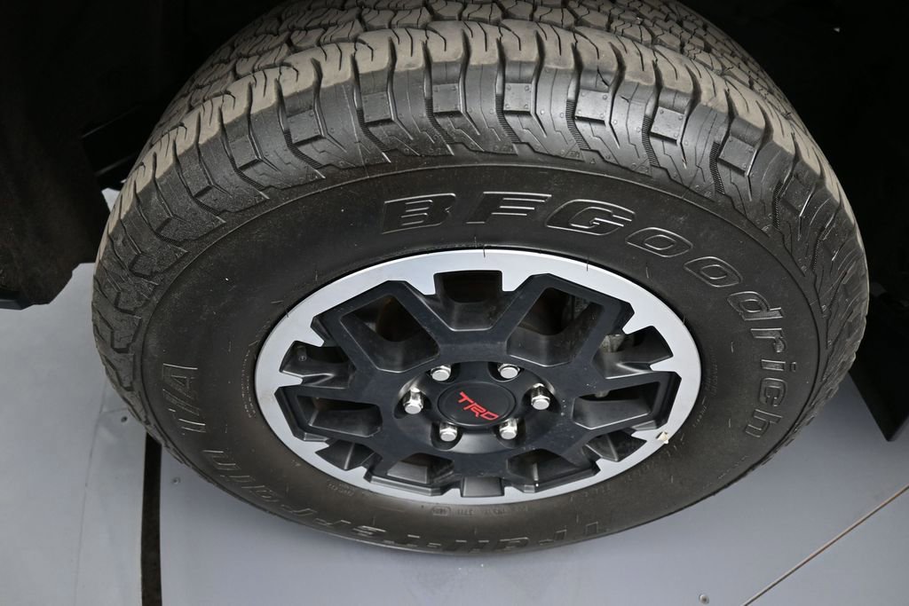 Certified 2024 Toyota Tacoma TRD Off-Road AWD/4WD image 14