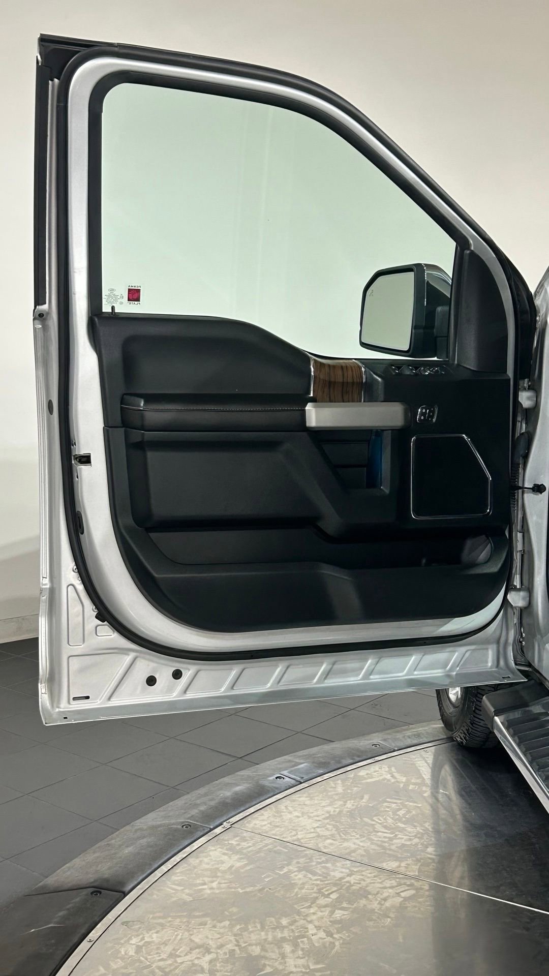 Used 2019 Ford F150 Lariat w/ Equipment Group 502A Luxury AWD/4WD image 41