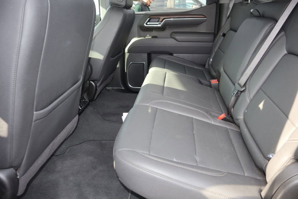Certified 2025 GMC Sierra 1500 SLT image 16