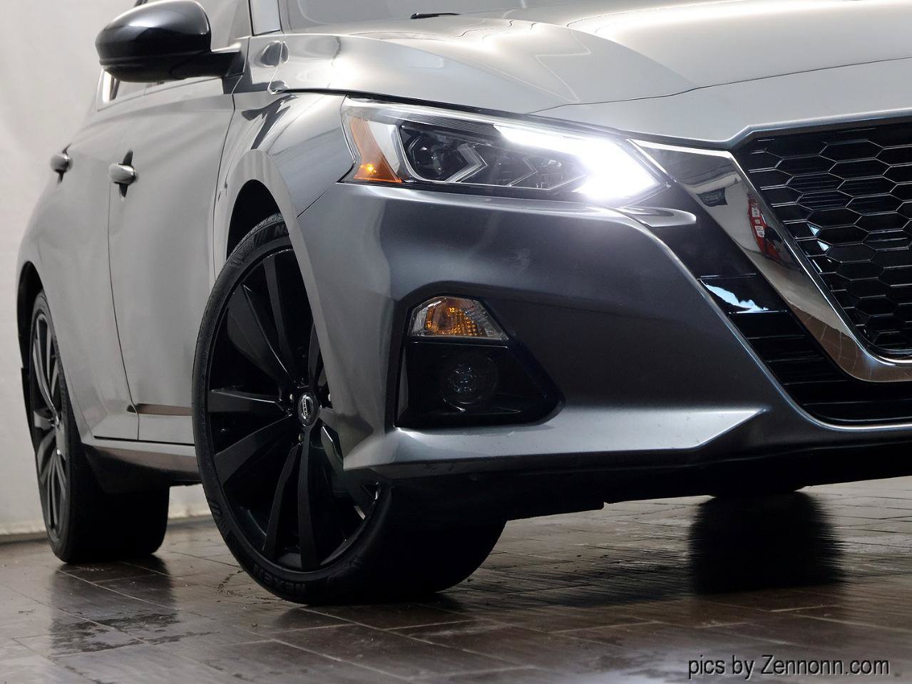 Used 2022 Nissan Altima 2.5 SR w/ Midnight Edition Package FWD image 4