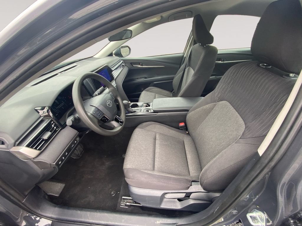 Used 2025 Toyota Camry LE FWD image 9