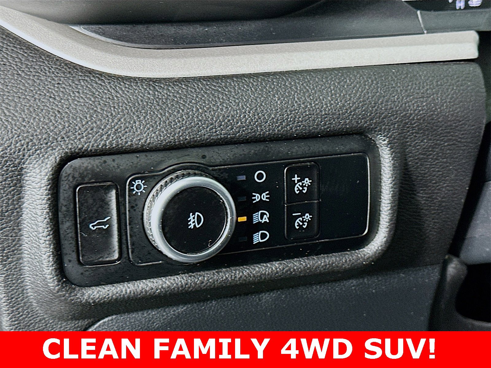 Used 2023 Ford Explorer XLT w/ Equipment Group 202A image 27