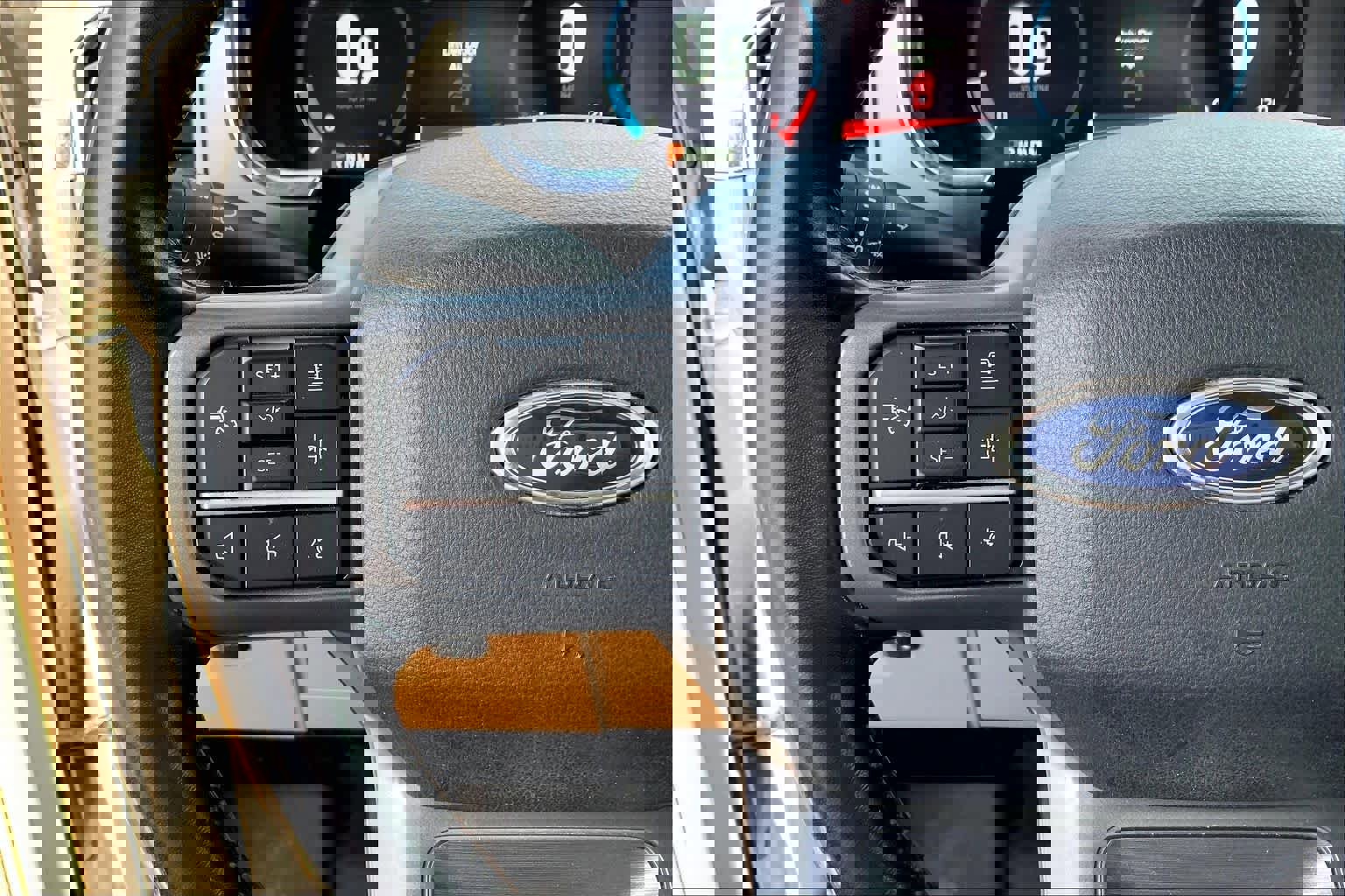 Used 2021 Ford F150 Lariat w/ Trailer Tow Package image 23