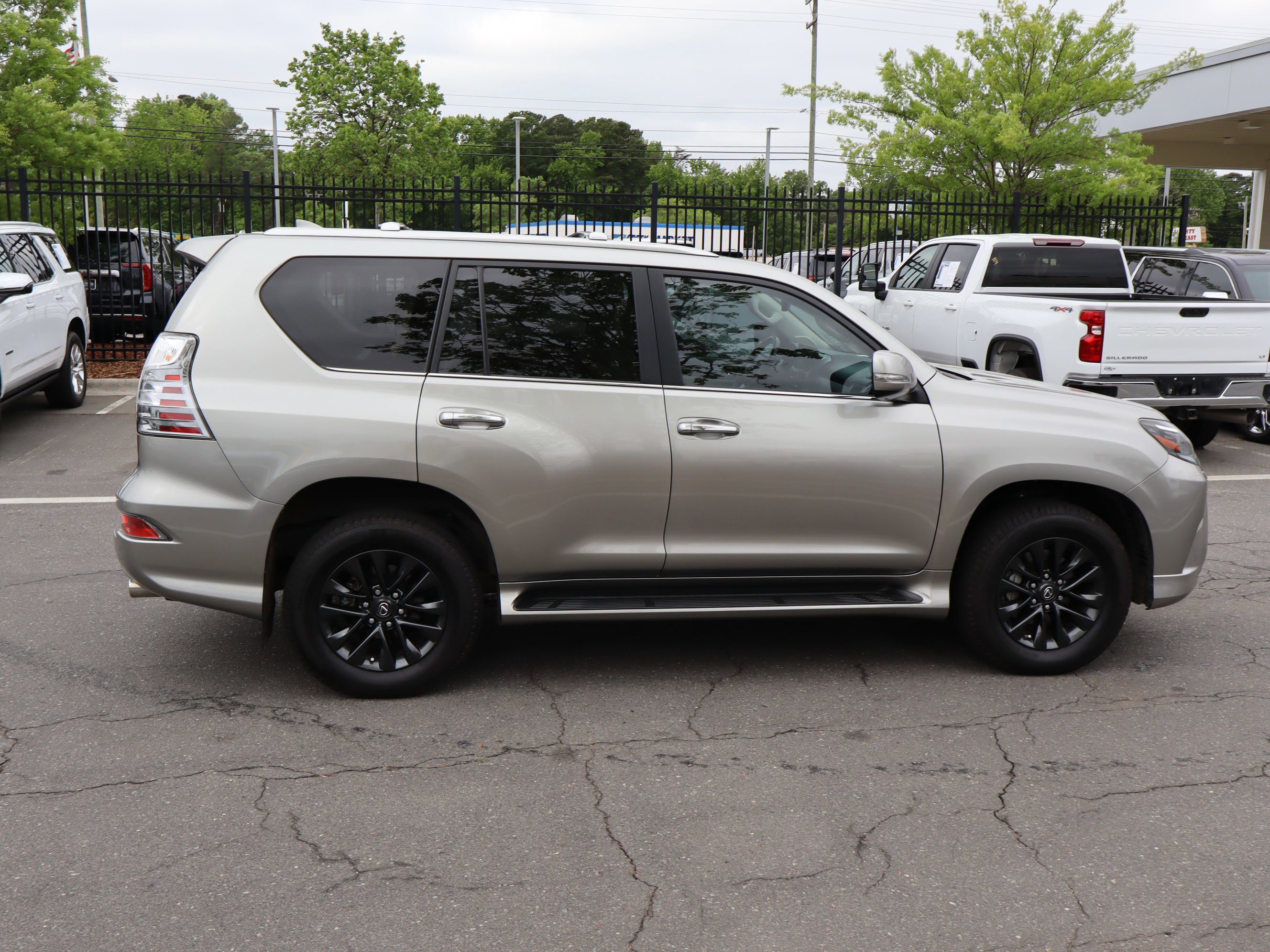 Used 2023 Lexus GX 460 Premium AWD/4WD image 11