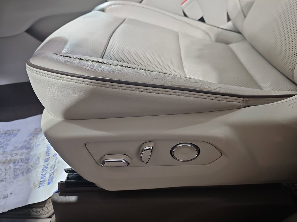 Used 2021 GMC Yukon XL Denali w/ Denali Premium Package image 36