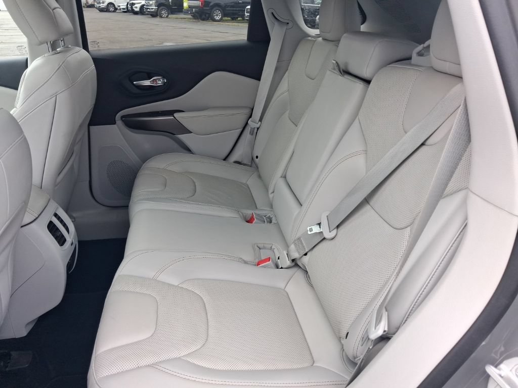 Used 2019 Jeep Cherokee Limited AWD/4WD image 24