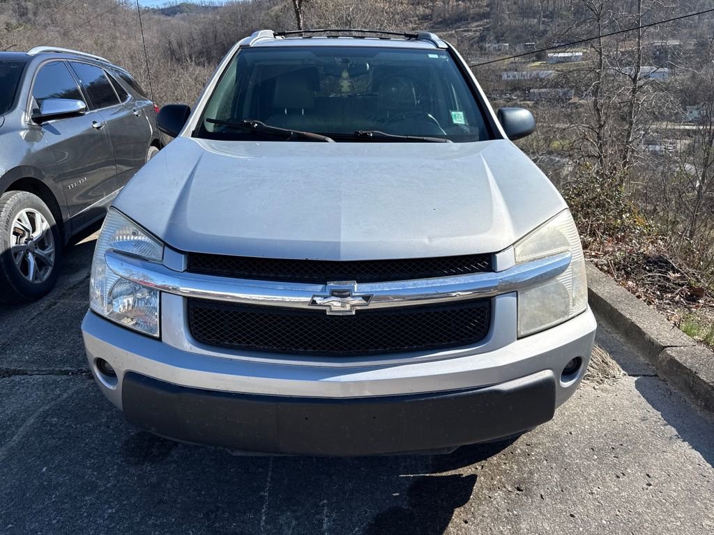 Used 2005 Chevrolet Equinox LT w/ Preferred Equipment Group AWD/4WD image 2