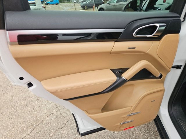 Used 2014 Porsche Cayenne Platinum Edition AWD/4WD image 12