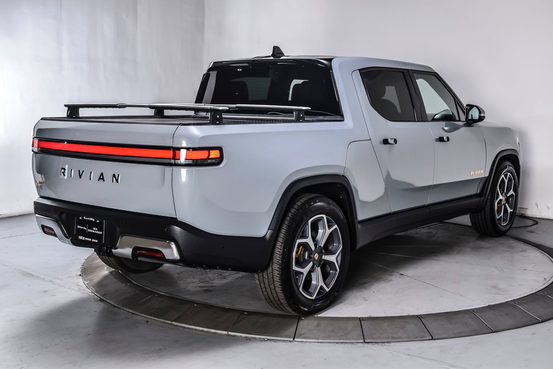 Used 2022 Rivian R1T Adventure AWD/4WD image 4