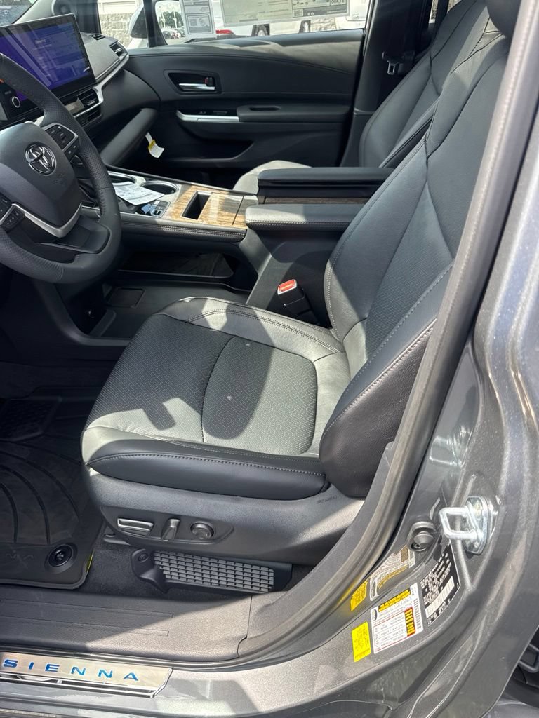 New 2026 Toyota Sienna Limited FWD image 10