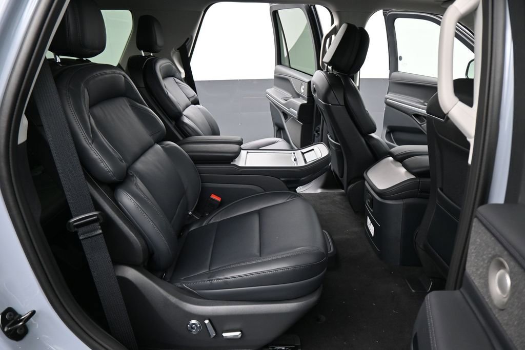New 2026 Lincoln Navigator Reserve AWD/4WD image 8