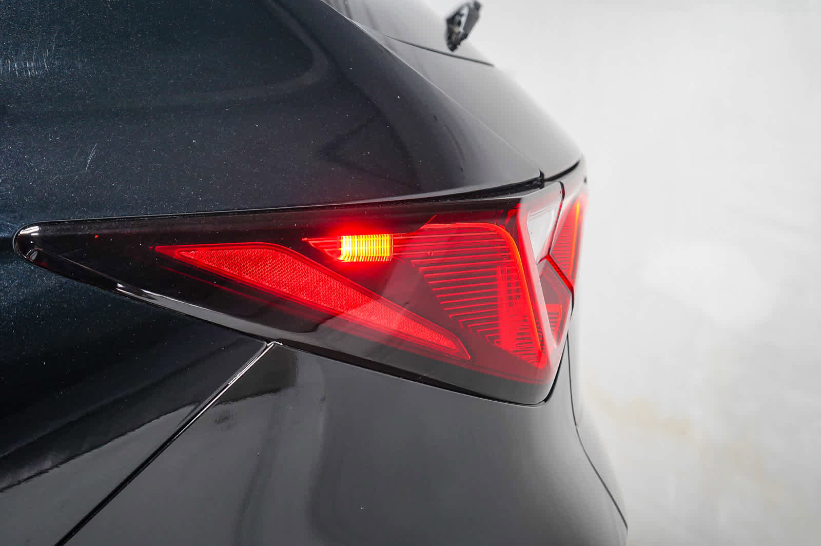 Used 2025 Acura MDX SH-AWD w/ Technology Package image 8