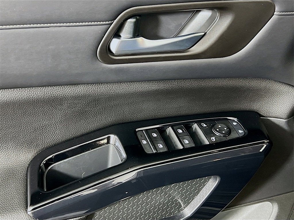 Used 2022 Nissan Pathfinder SV w/ SV Premium Package image 20