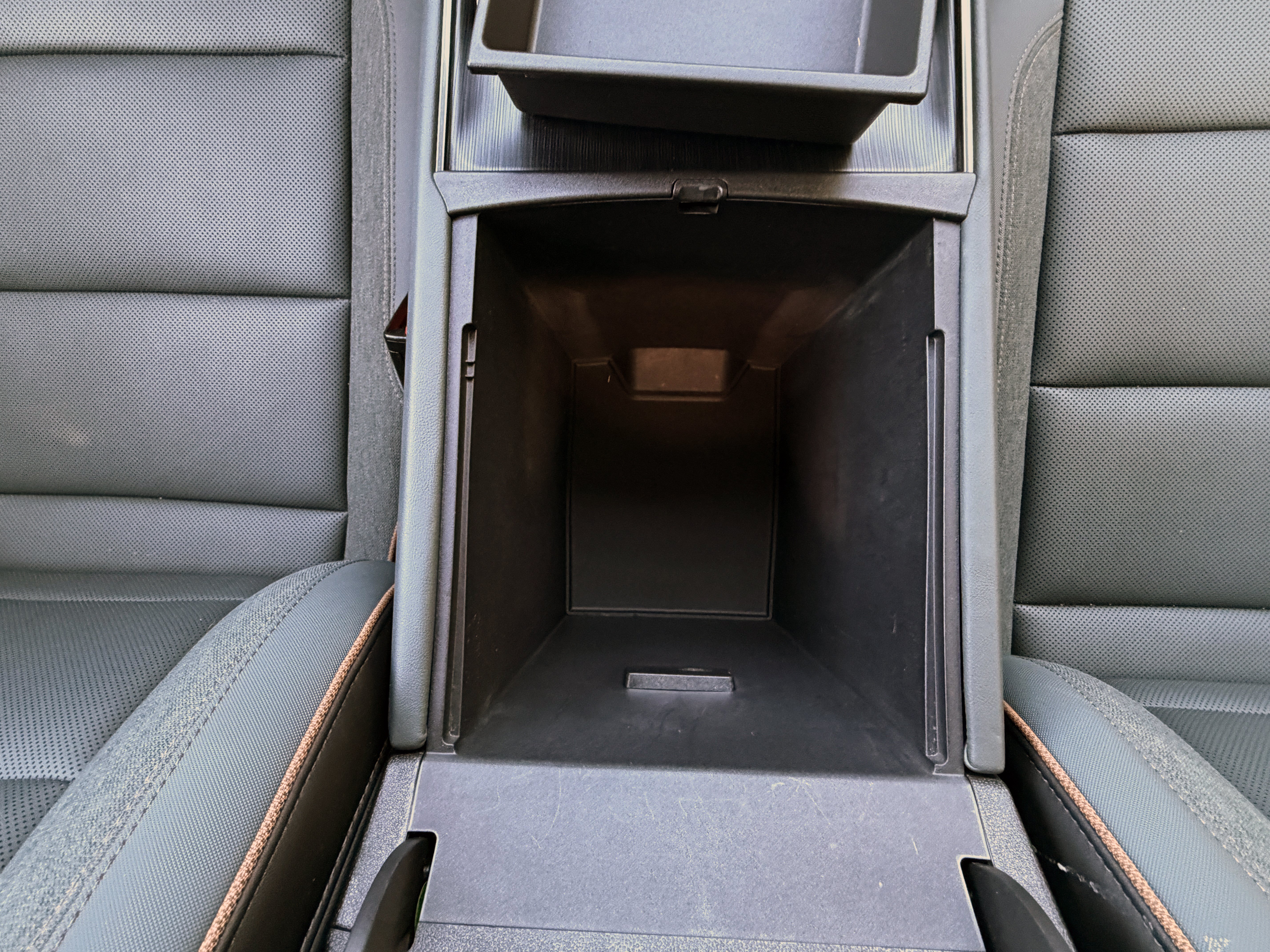 Used 2025 GMC Acadia AT4 w/ Luxury Package AWD/4WD image 26