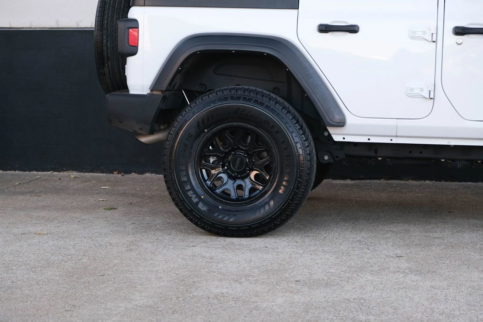 Used 2023 Jeep Wrangler Unlimited Sport image 8