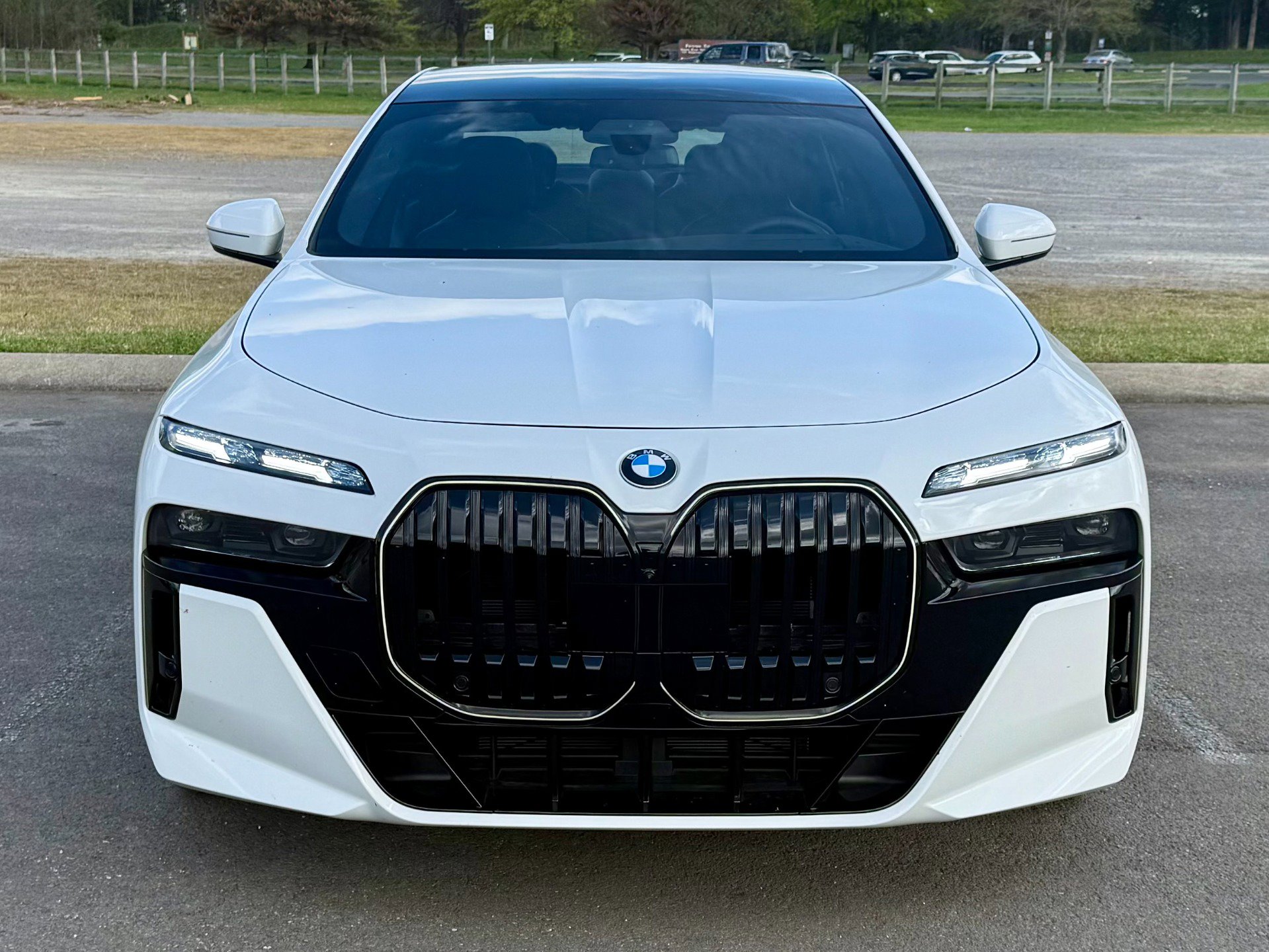 Used 2025 BMW 760i xDrive w/ Executive Package AWD/4WD image 5