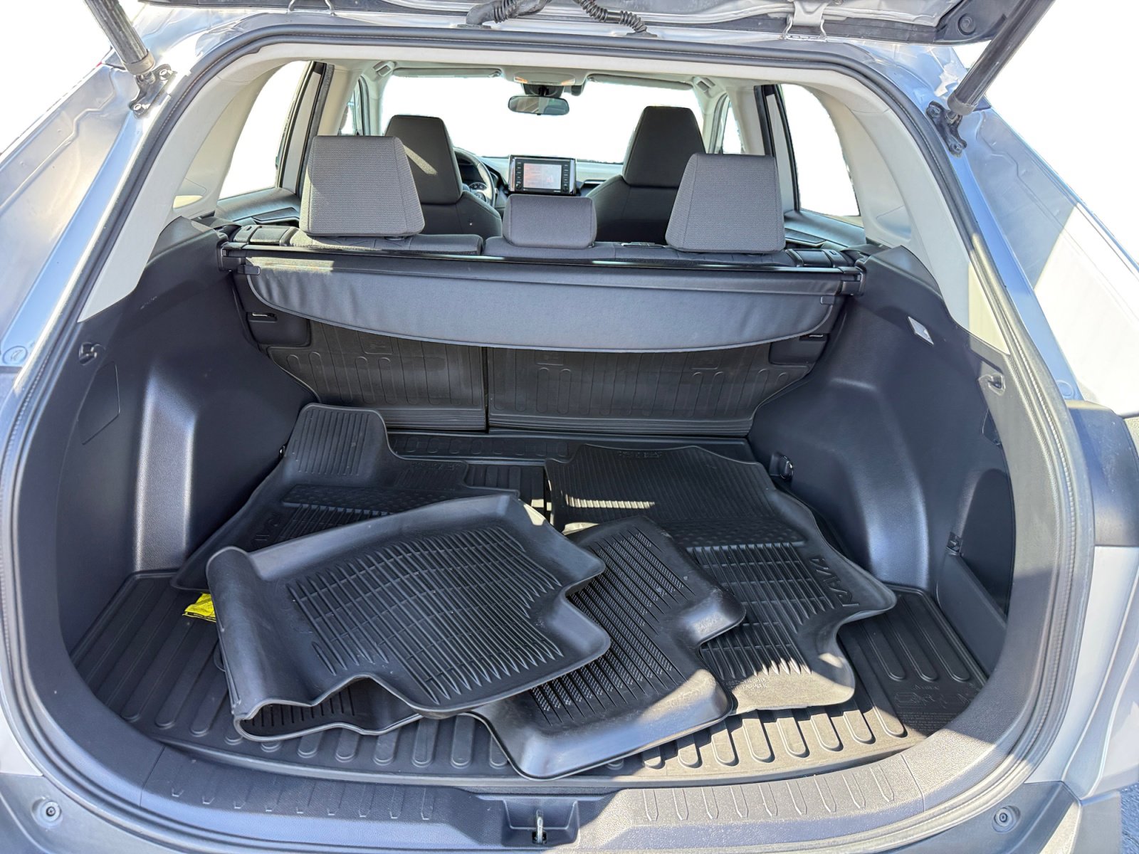 Used 2021 Toyota RAV4 XLE w/ Convenience Package AWD/4WD image 17