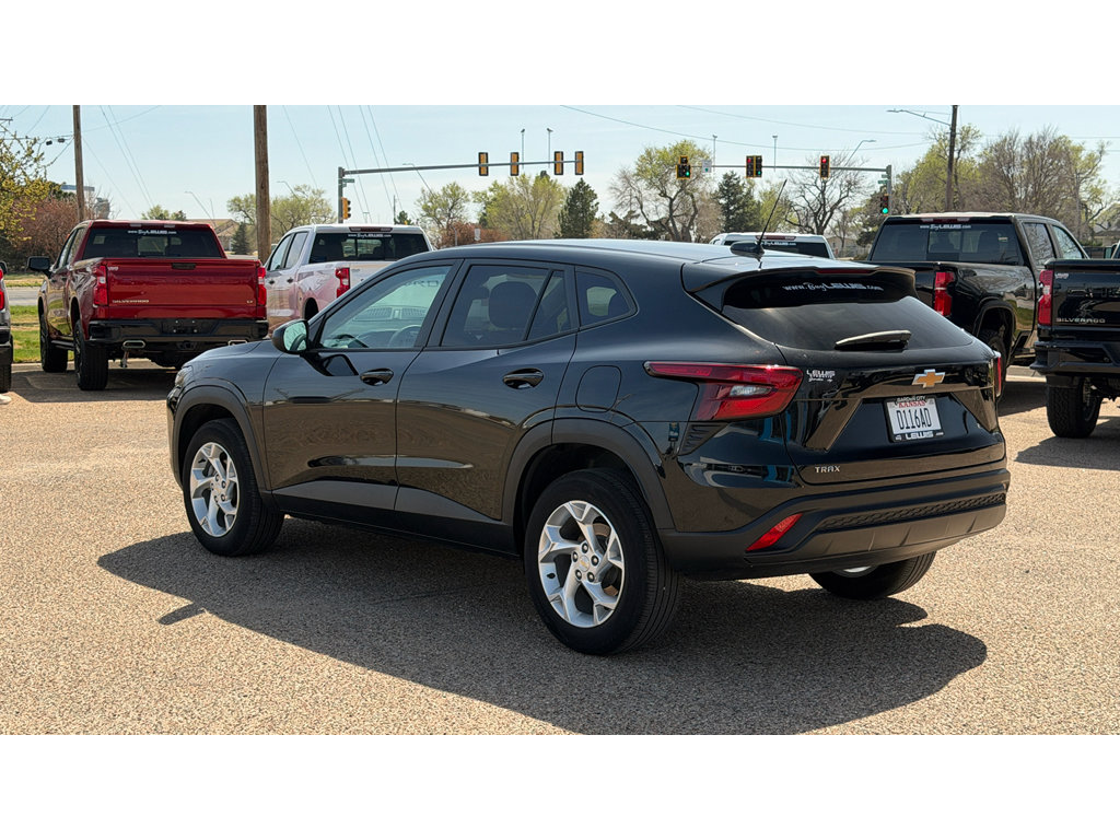 Certified 2024 Chevrolet Trax LS w/ LS Convenience Package FWD image 5