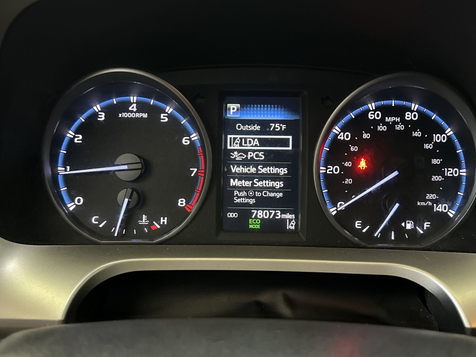 Used 2018 Toyota RAV4 LE w/ All Weather Liner Package AWD/4WD image 16