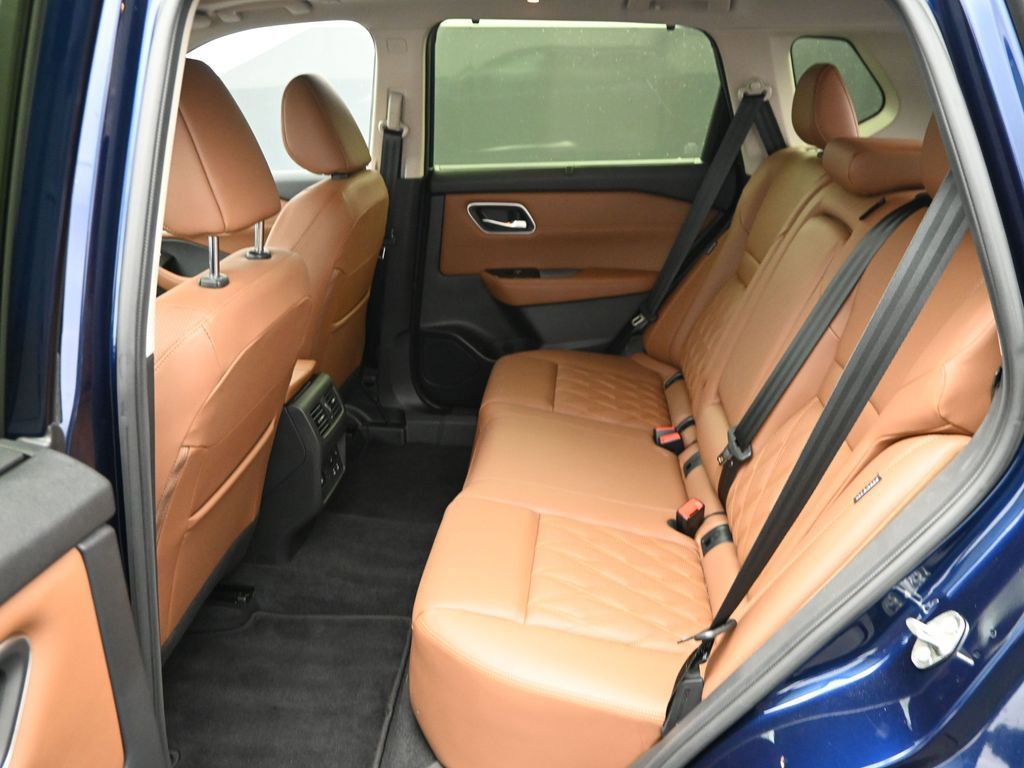 Used 2024 Nissan Rogue Platinum w/ Platinum Premium Package image 12