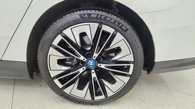 Used 2025 BMW i5 xDrive40 w/ Premium Package AWD/4WD image 63