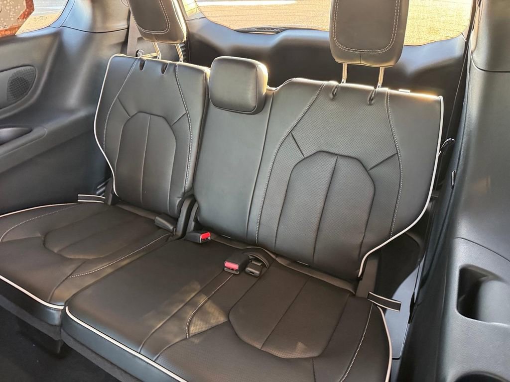 New 2026 Chrysler Pacifica Limited w/ Trailer Tow Group AWD/4WD image 12