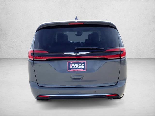 Used 2022 Chrysler Pacifica Touring-L image 3