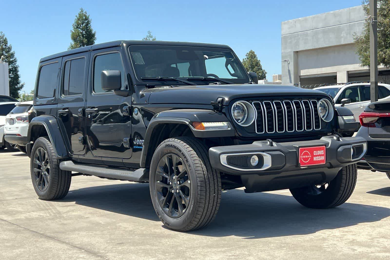 Used 2025 Jeep Wrangler Unlimited Sahara AWD/4WD image 10