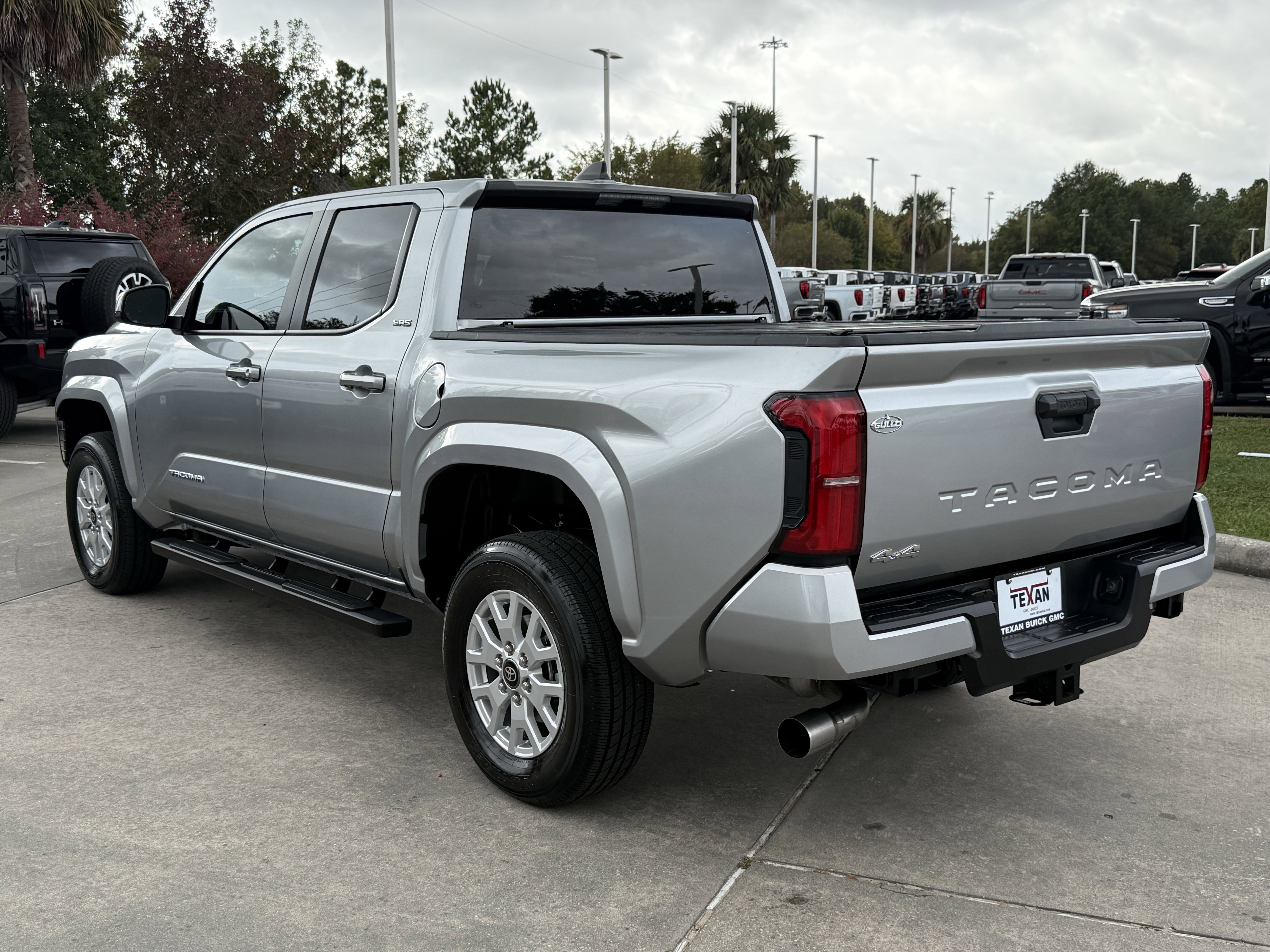 Used 2025 Toyota Tacoma SR5 image 7