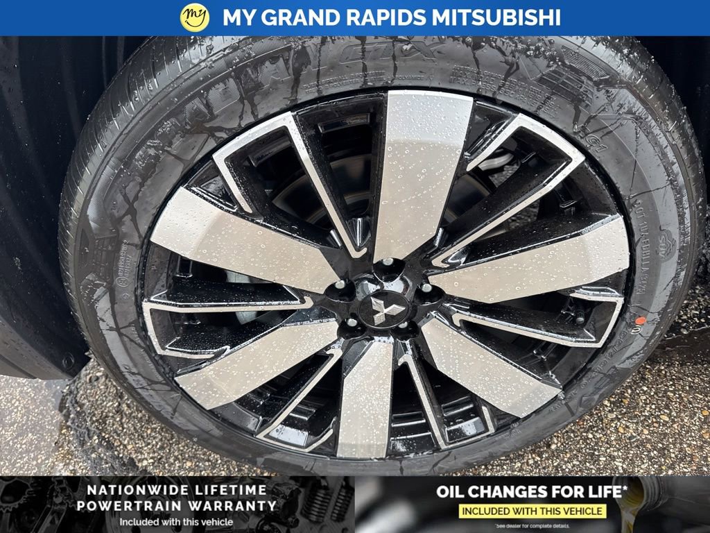 New 2026 Mitsubishi Outlander SE image 10