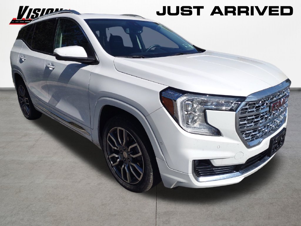 Used 2024 GMC Terrain Denali w/ Denali Premium Package AWD/4WD image 7