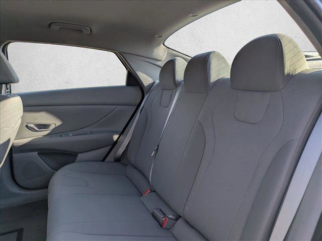 Used 2021 Hyundai Elantra SE image 13