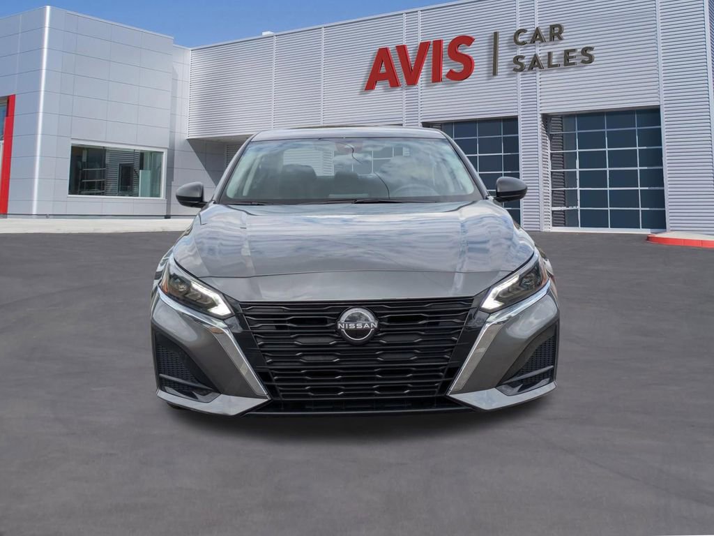 Used 2025 Nissan Altima 2.5 SV FWD image 2
