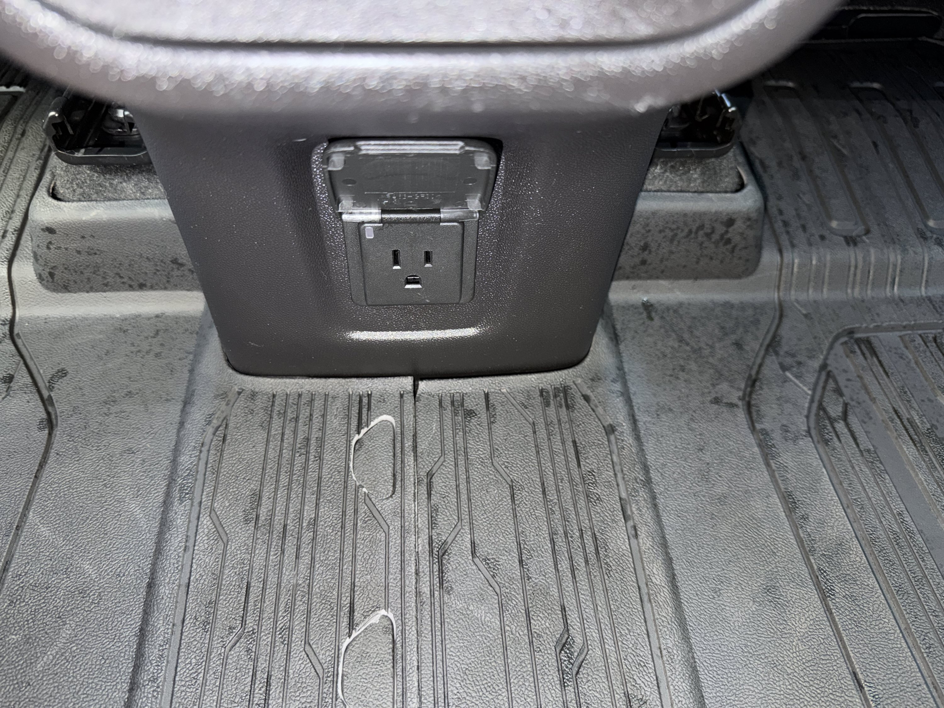 Used 2024 GMC Terrain SLT w/ LPO, Floor Liner Package AWD/4WD image 22