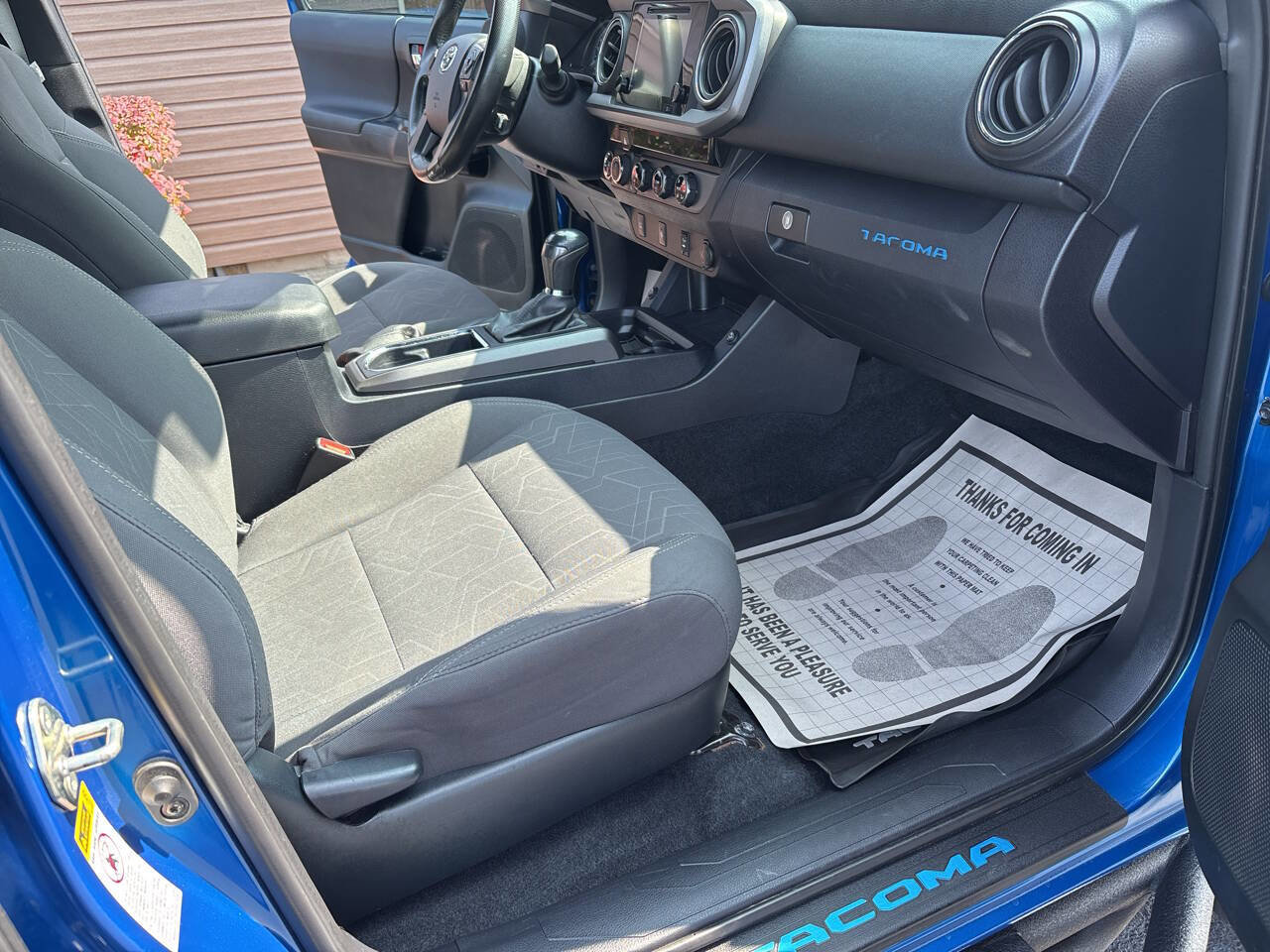 Used 2017 Toyota Tacoma TRD Sport image 8