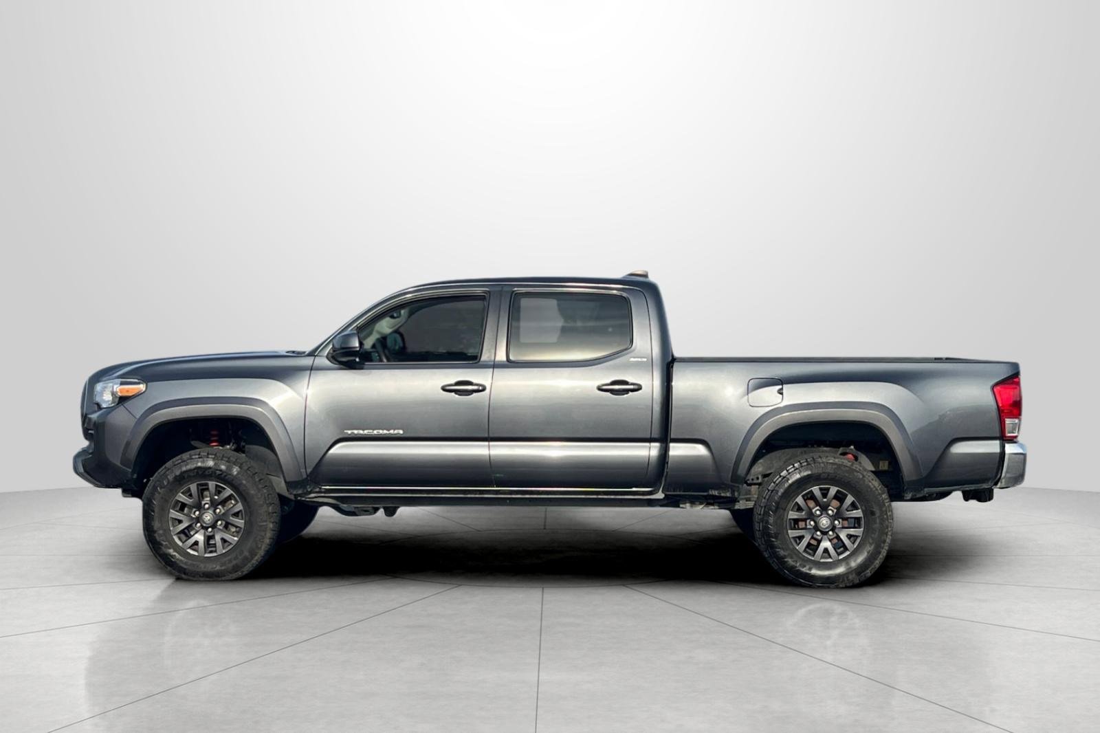 Used 2022 Toyota Tacoma SR5 image 7