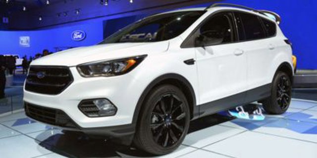 Used 2019 Ford Escape Titanium AWD/4WD image 1