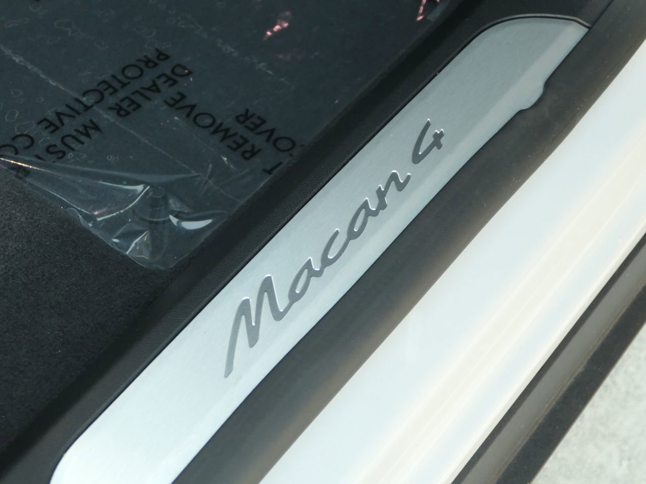 Used 2024 Porsche Macan 4 Electric image 30