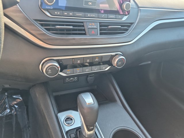 Used 2025 Nissan Altima 2.5 SV FWD image 12