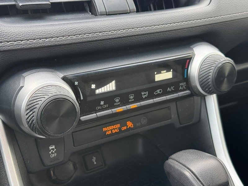 Used 2020 Toyota RAV4 LE w/ Carpet Mat Package image 28